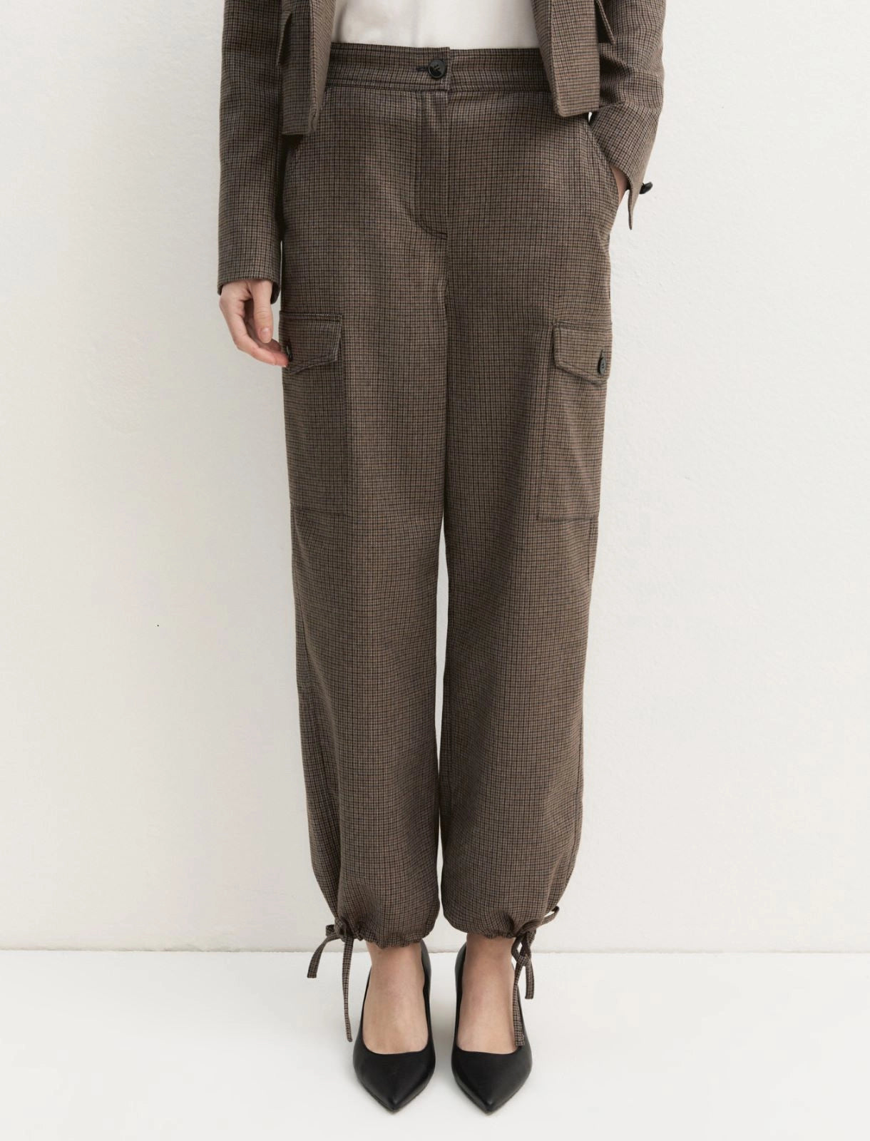 Pantalone carrot con tasconi EMME EMMMANDARE