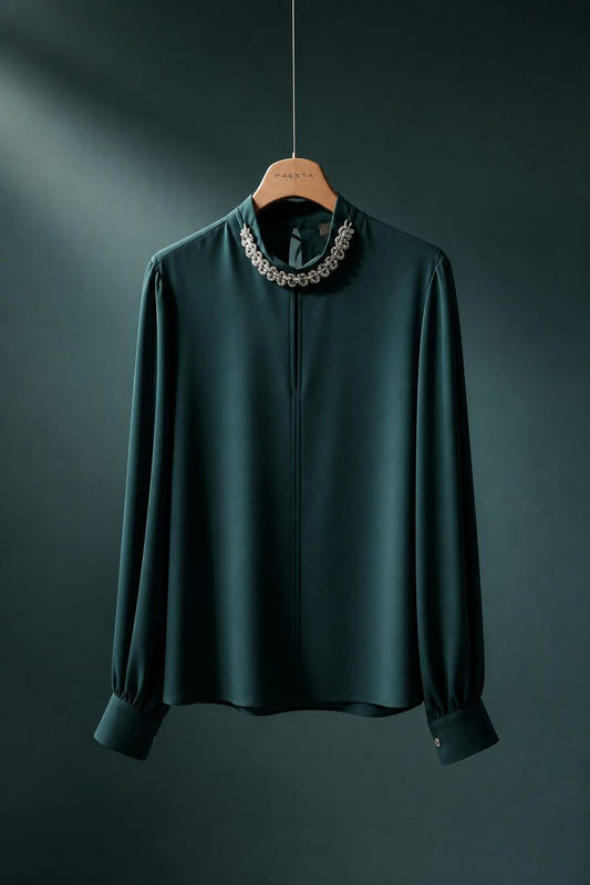 Blusa elegante con gioiello MAESTA B0131